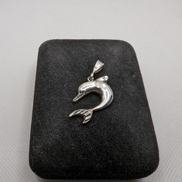 Vintage dolphin pendant - Picture 4 of 4